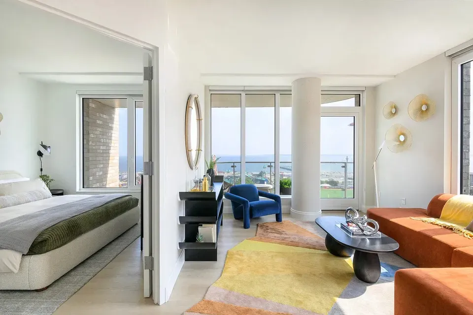 3 Bed 2 Bath Contemporary High-Rise Condo in New York, NY - 2
