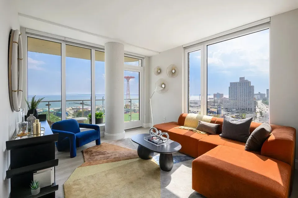 3 Bed 2 Bath Contemporary High-Rise Condo in New York, NY - 3