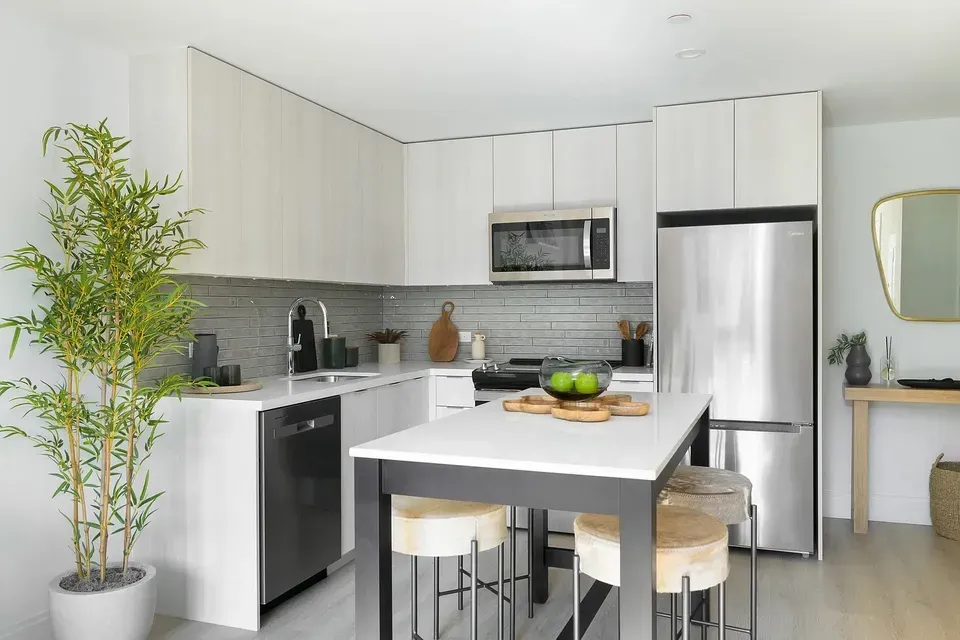 3 Bed 2 Bath Contemporary High-Rise Condo in New York, NY - 4