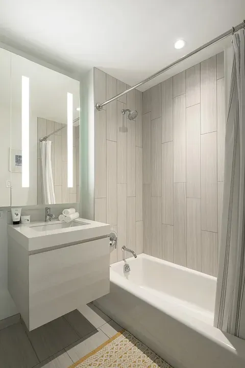 3 Bed 2 Bath Contemporary High-Rise Condo in New York, NY - 5