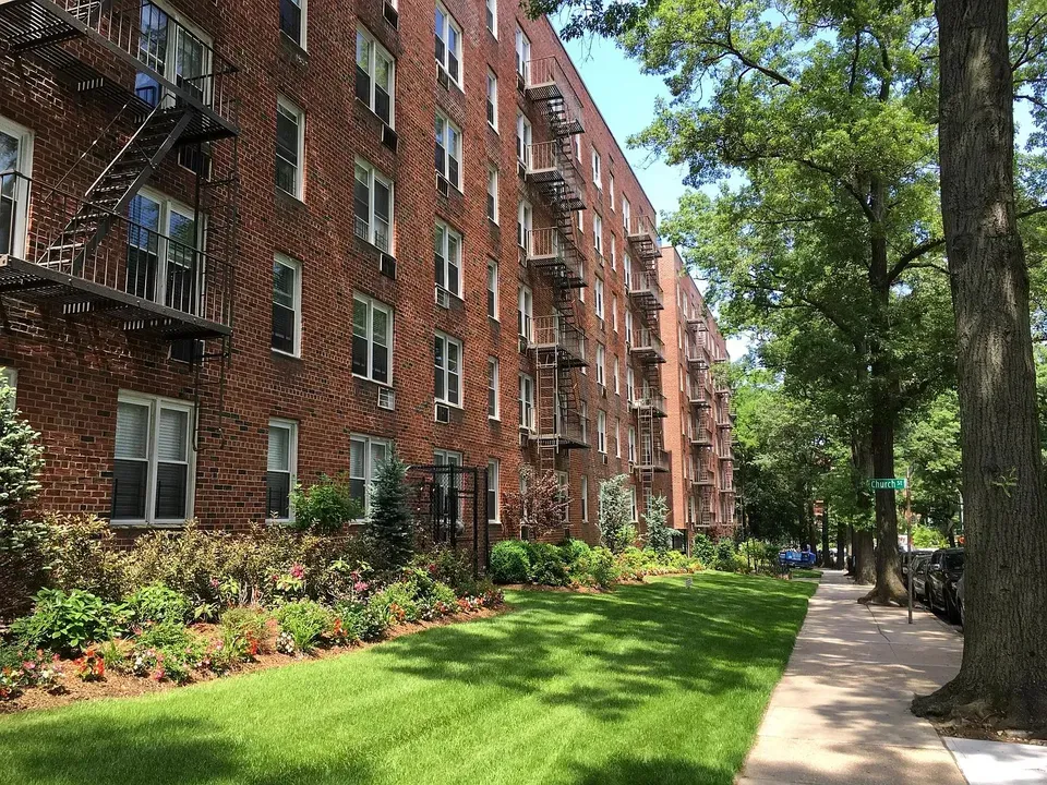 3 Bed 2 Bath Contemporary High-Rise Condo in New York, NY - 2