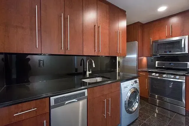 3 Bed 2 Bath Contemporary High-Rise Condo in New York, NY - 3