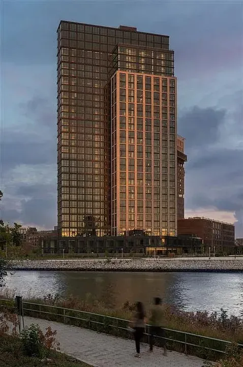 3 Bed 2 Bath Contemporary High-Rise Condo in New York, NY - 1