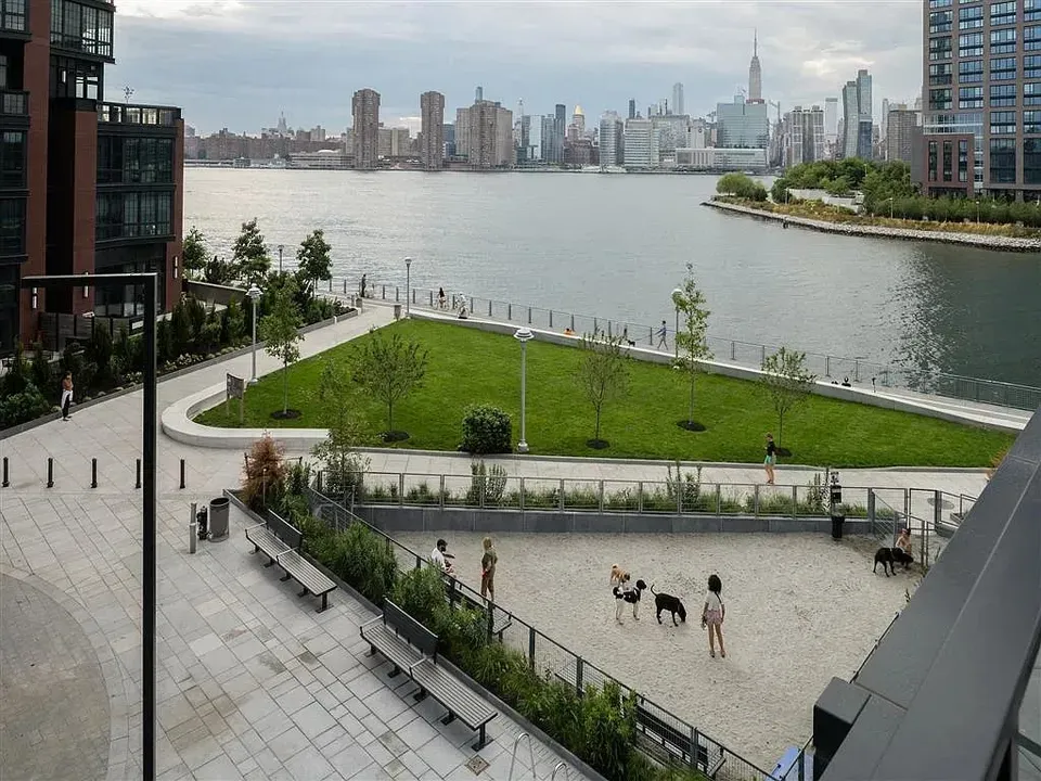 3 Bed 2 Bath Contemporary High-Rise Condo in New York, NY - 2