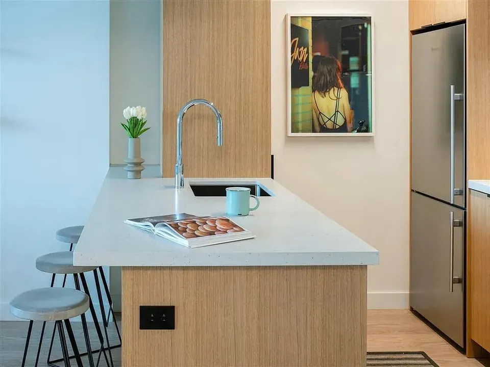 3 Bed 2 Bath Contemporary High-Rise Condo in New York, NY - 3