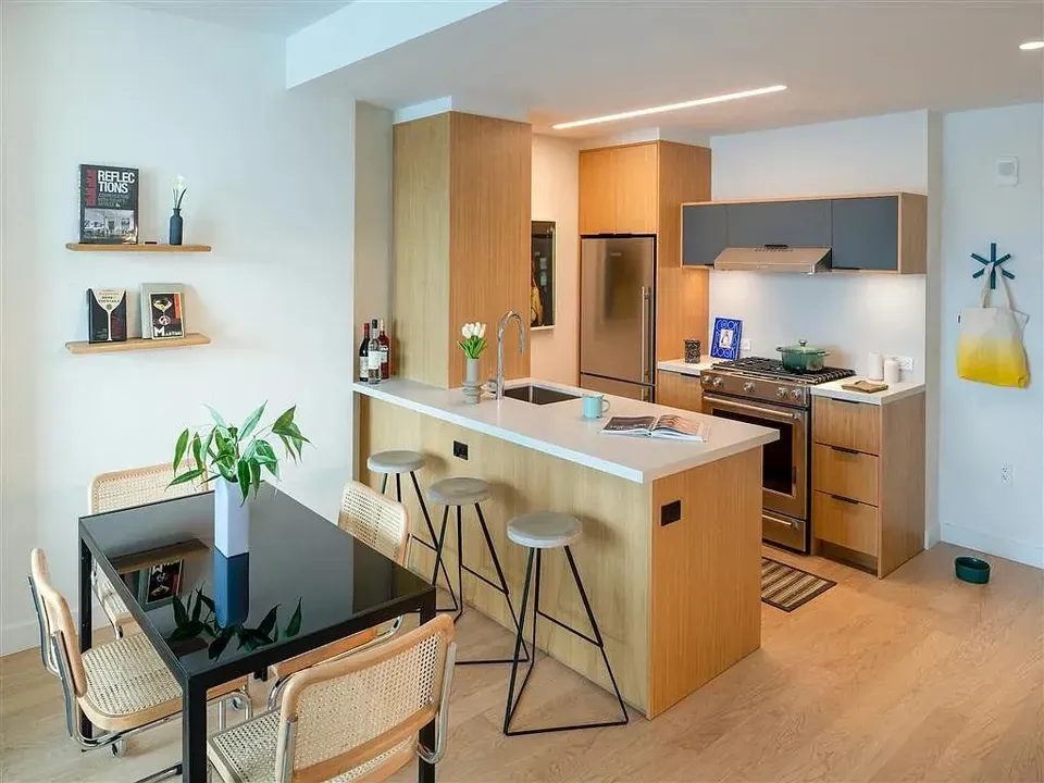 3 Bed 2 Bath Contemporary High-Rise Condo in New York, NY - 4