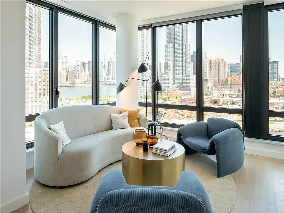 3 Bed 2 Bath Contemporary High-Rise Condo in New York, NY - 5