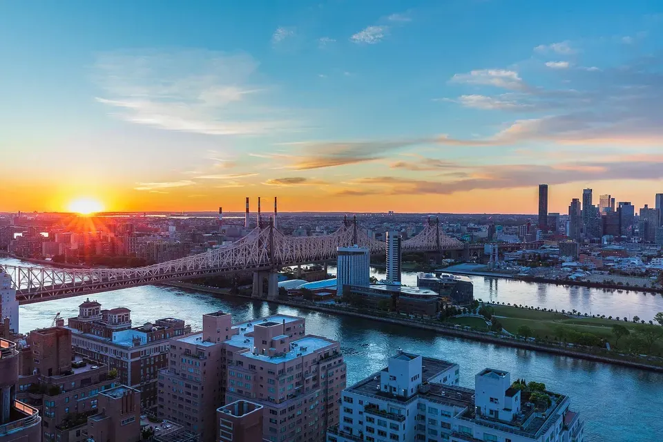 3 Bed 2 Bath Contemporary High-Rise Condo in New York, NY - 1
