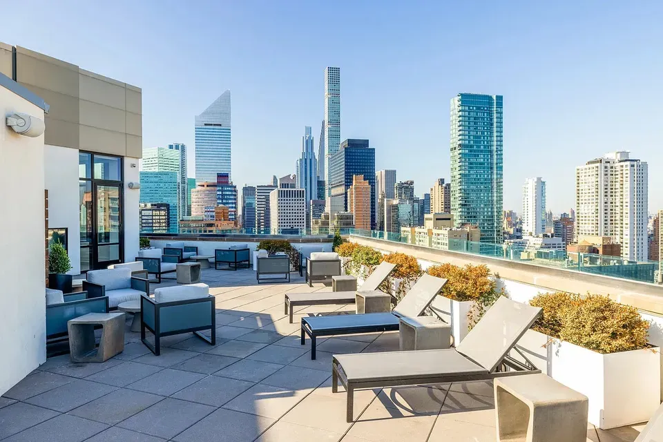 3 Bed 2 Bath Contemporary High-Rise Condo in New York, NY - 3