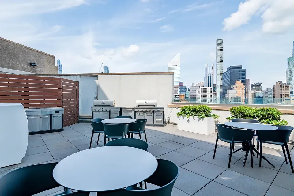 3 Bed 2 Bath Contemporary High-Rise Condo in New York, NY - 4