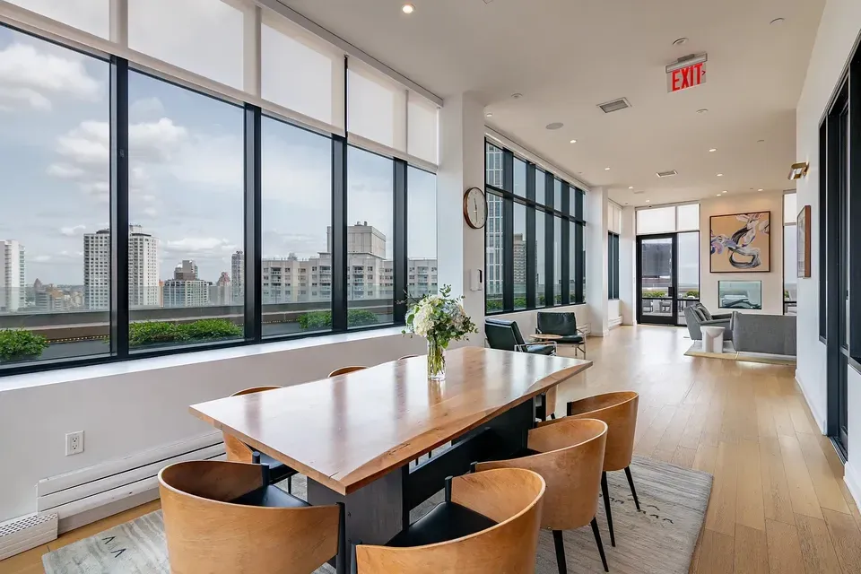 3 Bed 2 Bath Contemporary High-Rise Condo in New York, NY - 5