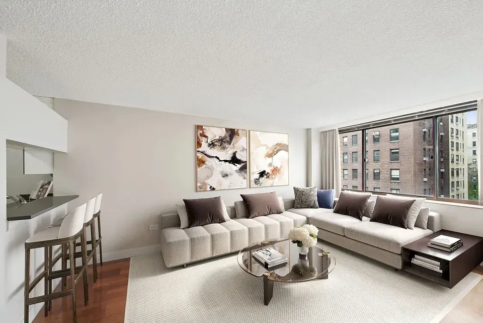 3 Bed 2 Bath Contemporary High-Rise Condo in New York, NY - 4