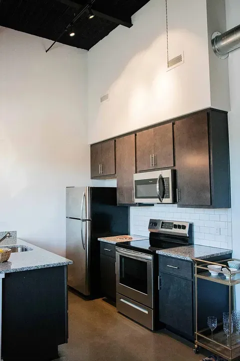 3 Bed 2 Bath Contemporary High-Rise Condo in Norfolk, VA - 2