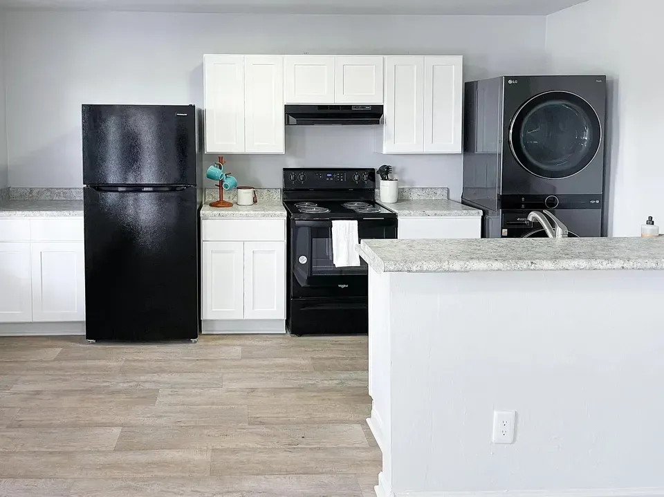 3 Bed 2 Bath Contemporary High-Rise Condo in Norfolk, VA - 4