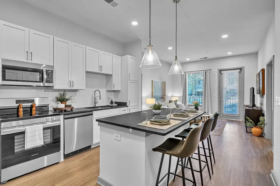 3 Bed 2 Bath Contemporary High-Rise Condo in Norfolk, VA - 1