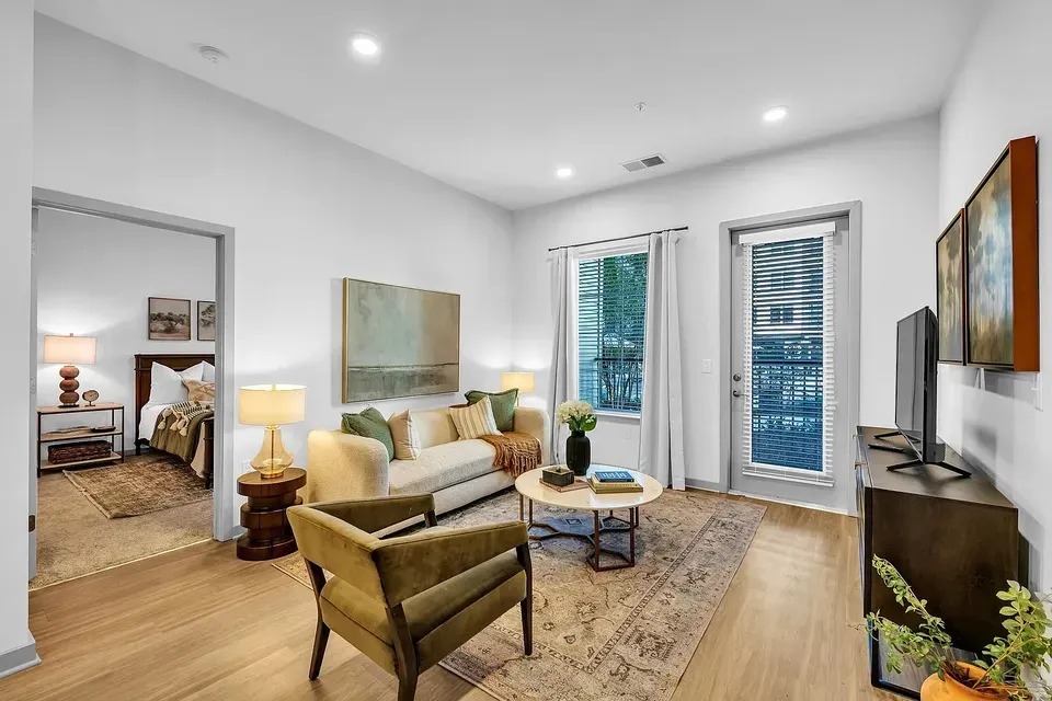 3 Bed 2 Bath Contemporary High-Rise Condo in Norfolk, VA - 4