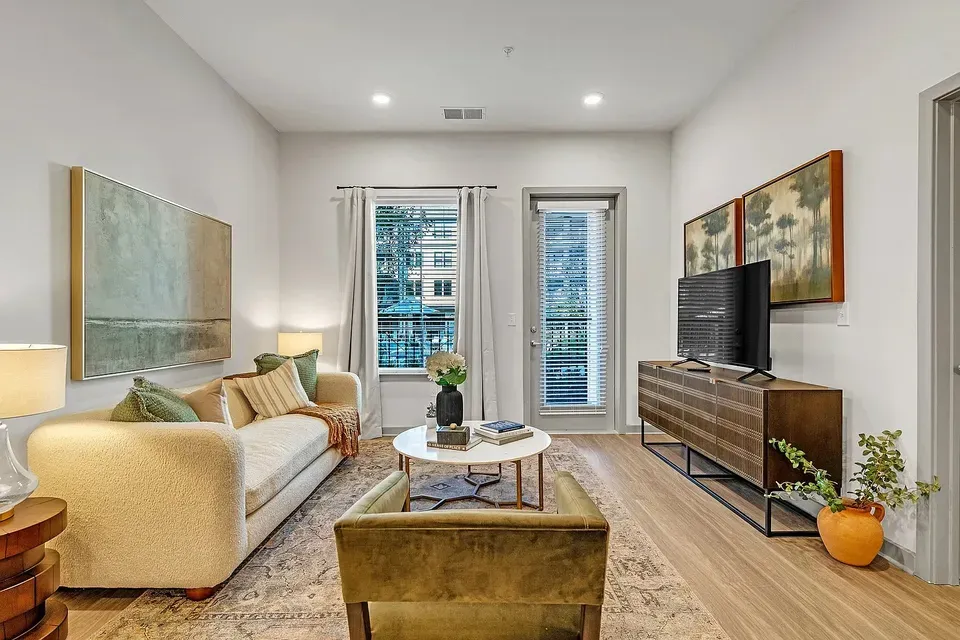 3 Bed 2 Bath Contemporary High-Rise Condo in Norfolk, VA - 5