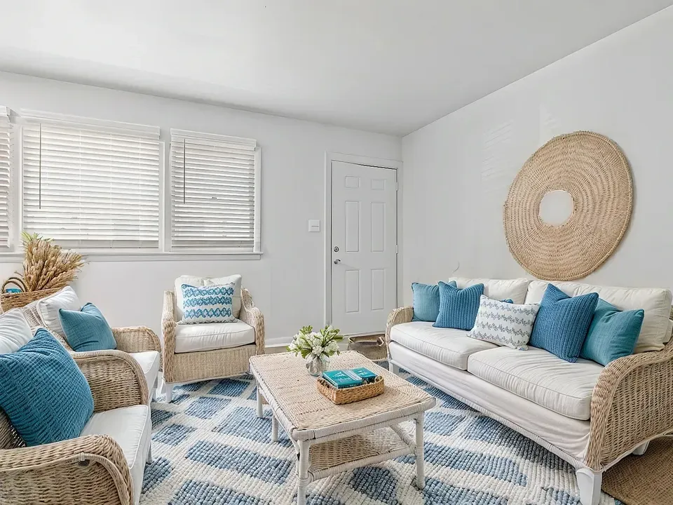 3 Bed 2 Bath Contemporary High-Rise Condo in Norfolk, VA - 1