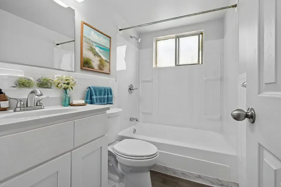 3 Bed 2 Bath Contemporary High-Rise Condo in Norfolk, VA - 5
