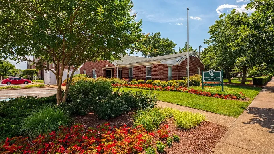 3 Bed 2 Bath Contemporary High-Rise Condo in Norfolk, VA - 1