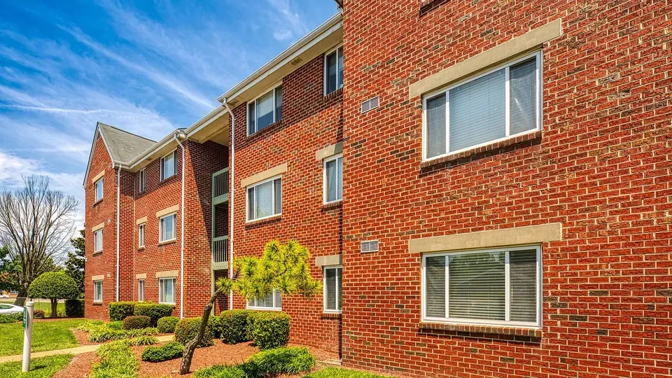 3 Bed 2 Bath Contemporary High-Rise Condo in Norfolk, VA - 2