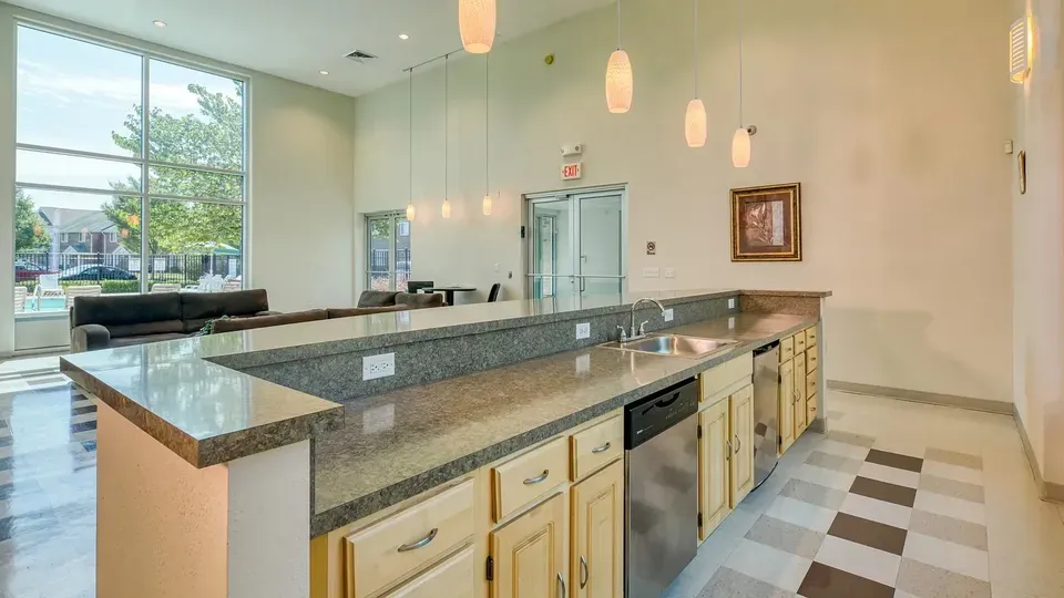 3 Bed 2 Bath Contemporary High-Rise Condo in Norfolk, VA - 3