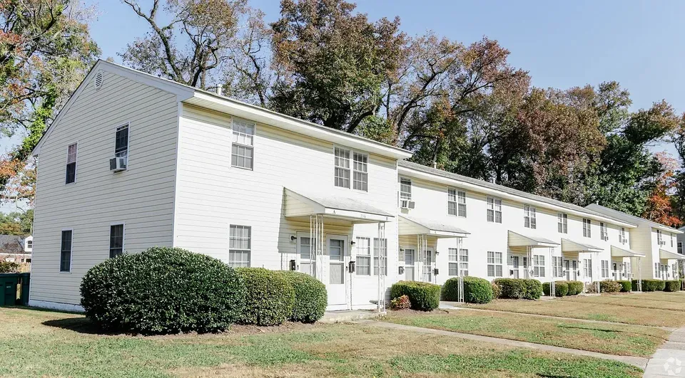 3 Bed 2 Bath Contemporary High-Rise Condo in Norfolk, VA - 2