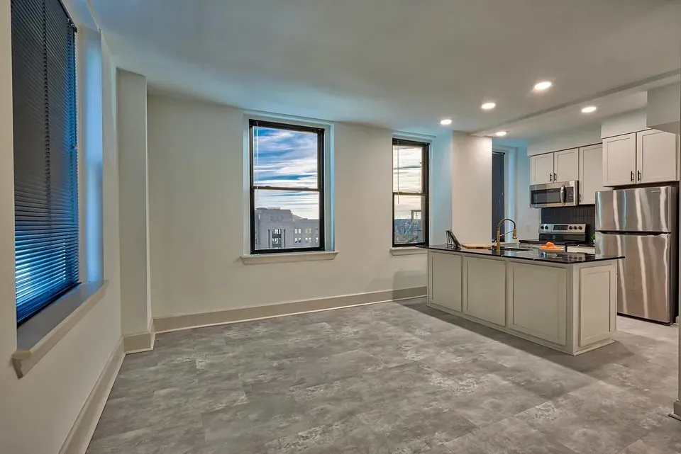 3 Bed 2 Bath Contemporary High-Rise Condo in Norfolk, VA - 5