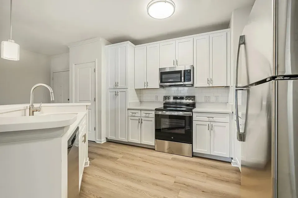 3 Bed 2 Bath Contemporary High-Rise Condo in Norfolk, VA - 1