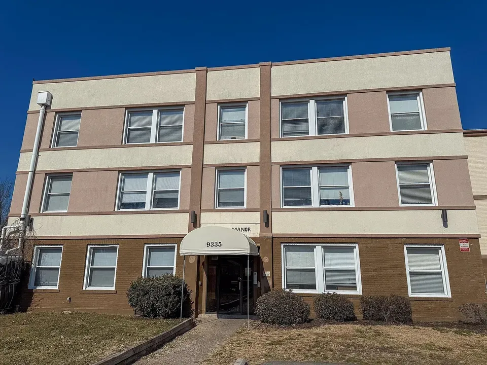 3 Bed 2 Bath Contemporary High-Rise Condo in Norfolk, VA - 4