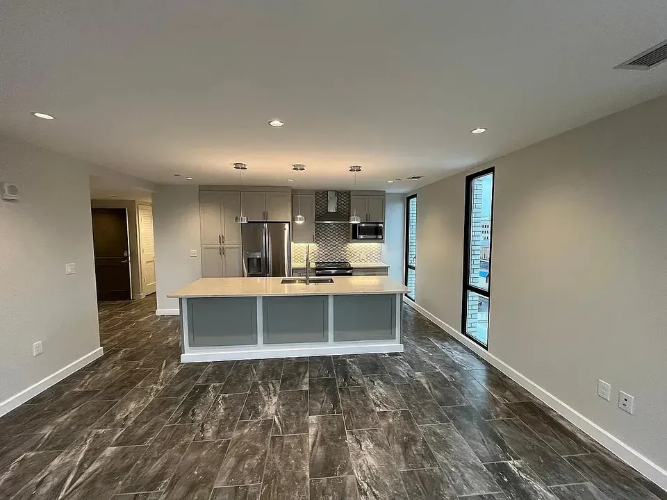 3 Bed 2 Bath Contemporary High-Rise Condo in Norfolk, VA - 1