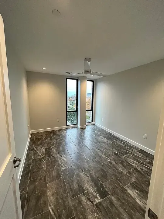 3 Bed 2 Bath Contemporary High-Rise Condo in Norfolk, VA - 5