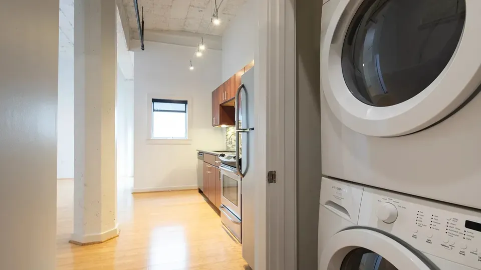 3 Bed 2 Bath Contemporary High-Rise Condo in Norfolk, VA - 3