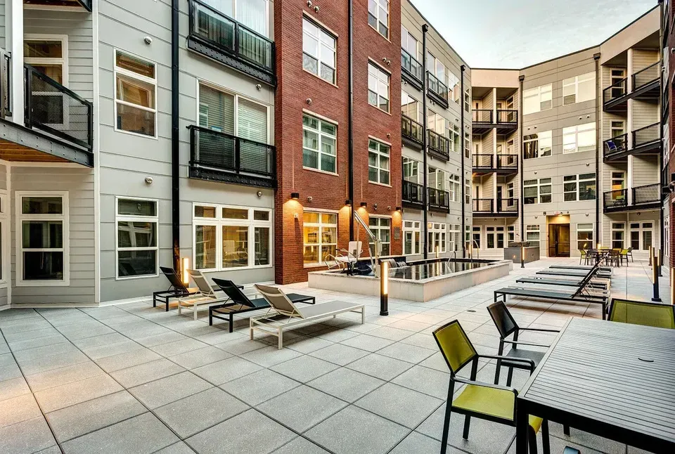 3 Bed 2 Bath Contemporary High-Rise Condo in Norfolk, VA - 5