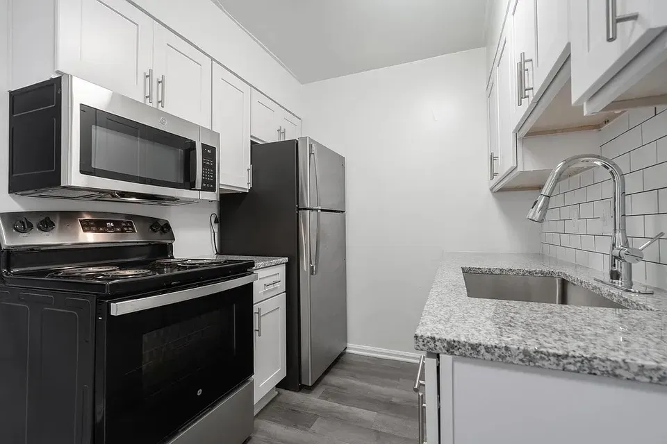 3 Bed 2 Bath Contemporary High-Rise Condo in Norfolk, VA - 1