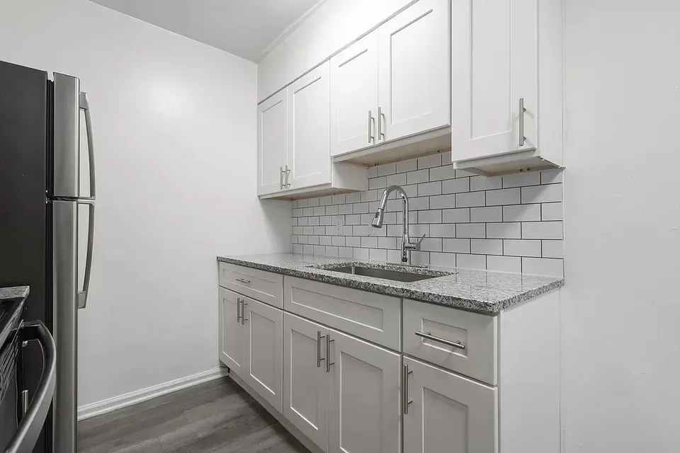 3 Bed 2 Bath Contemporary High-Rise Condo in Norfolk, VA - 3