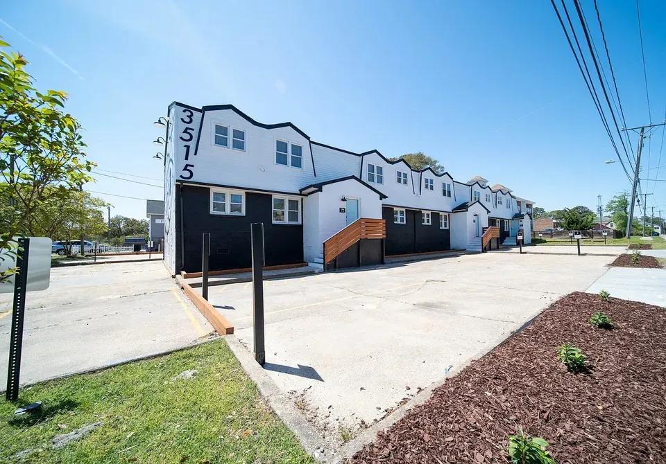 3 Bed 2 Bath Contemporary High-Rise Condo in Norfolk, VA - 1