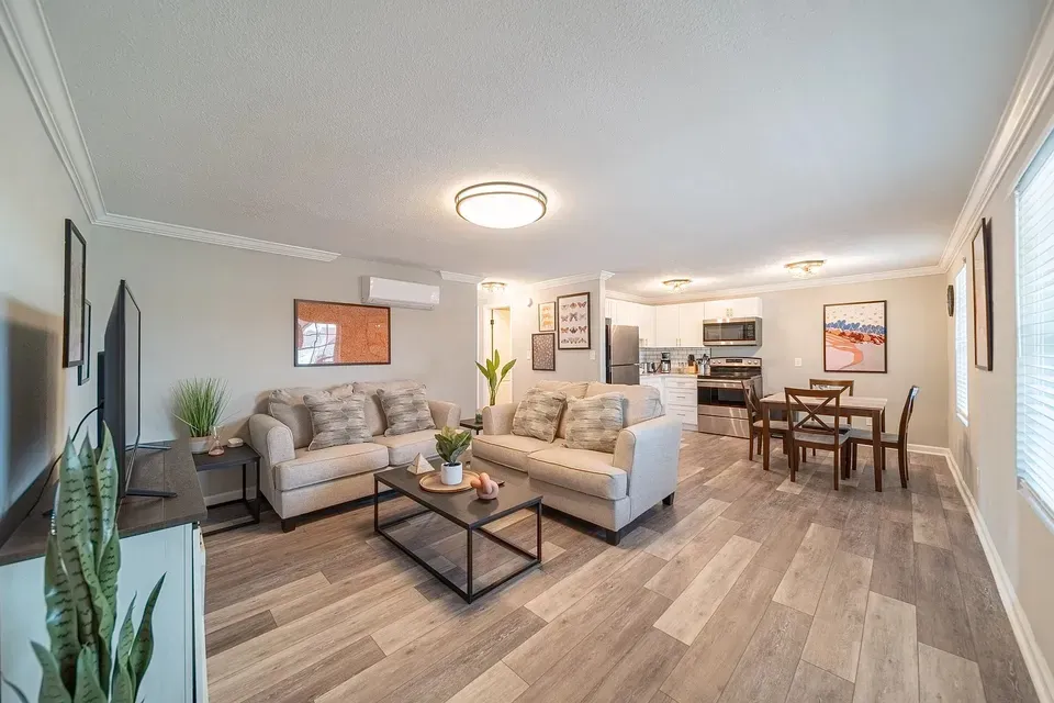3 Bed 2 Bath Contemporary High-Rise Condo in Norfolk, VA - 5