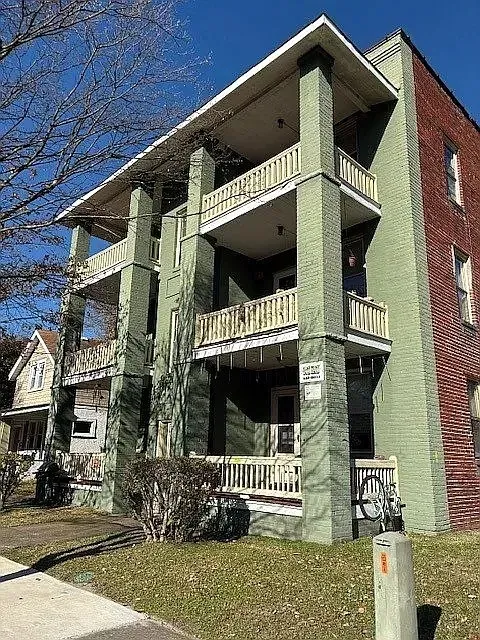 3 Bed 2 Bath Contemporary High-Rise Condo in Norfolk, VA - 2