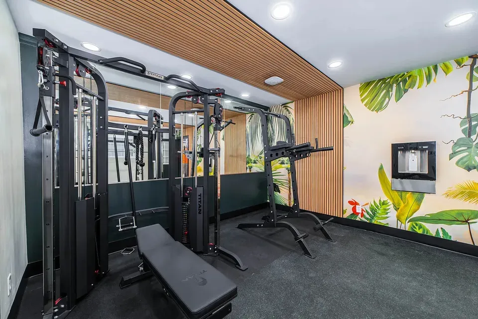3 Bed 2 Bath Contemporary High-Rise Condo in Norfolk, VA - 5