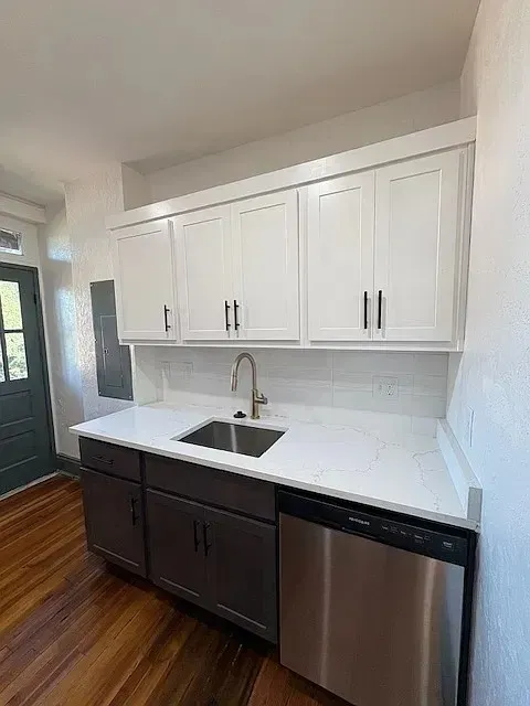3 Bed 2 Bath Contemporary High-Rise Condo in Norfolk, VA - 2
