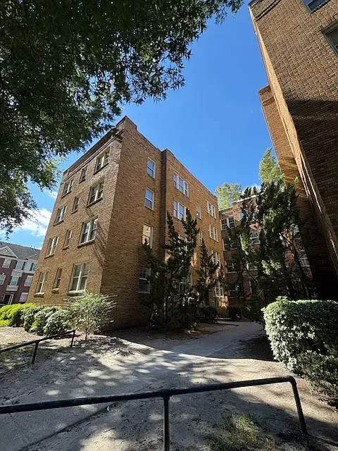 3 Bed 2 Bath Contemporary High-Rise Condo in Norfolk, VA - 3