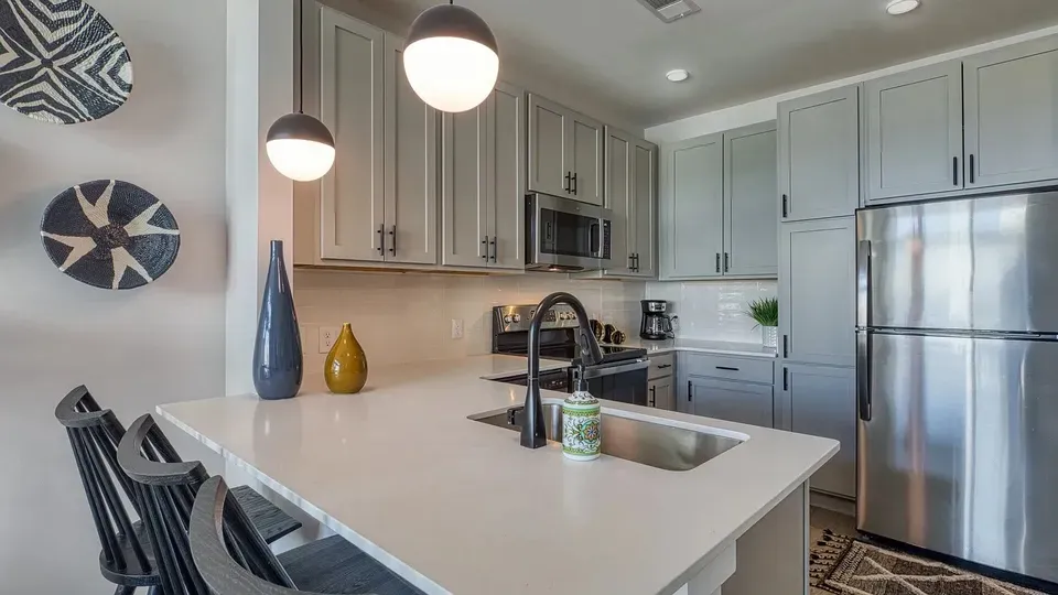 3 Bed 2 Bath Contemporary High-Rise Condo in Norfolk, VA - 1