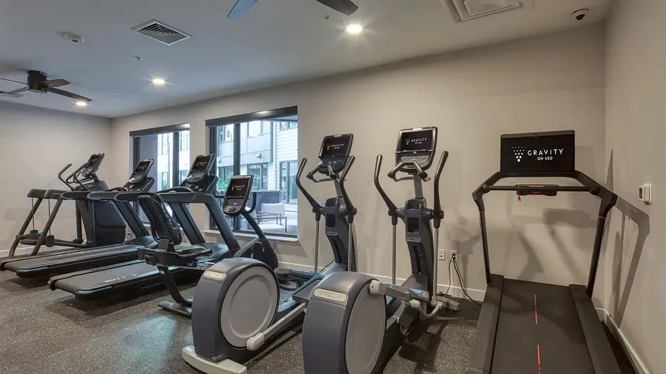 3 Bed 2 Bath Contemporary High-Rise Condo in Norfolk, VA - 4