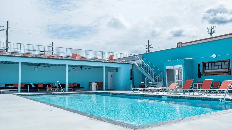 3 Bed 2 Bath Contemporary High-Rise Condo in Norfolk, VA - 2
