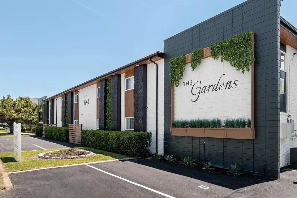 3 Bed 2 Bath Contemporary High-Rise Condo in Norfolk, VA - 1
