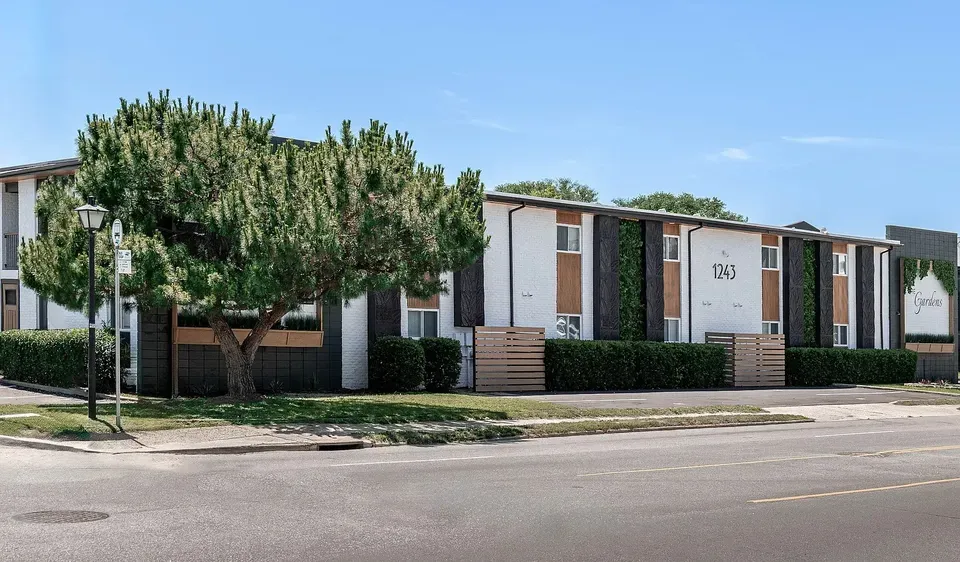 3 Bed 2 Bath Contemporary High-Rise Condo in Norfolk, VA - 2