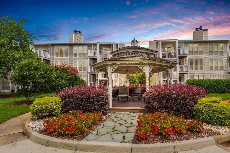 3 Bed 2 Bath Contemporary High-Rise Condo in Norfolk, VA - 1