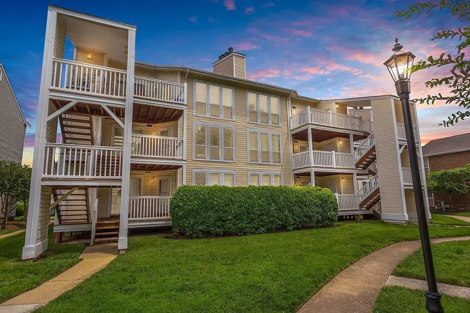 3 Bed 2 Bath Contemporary High-Rise Condo in Norfolk, VA - 4