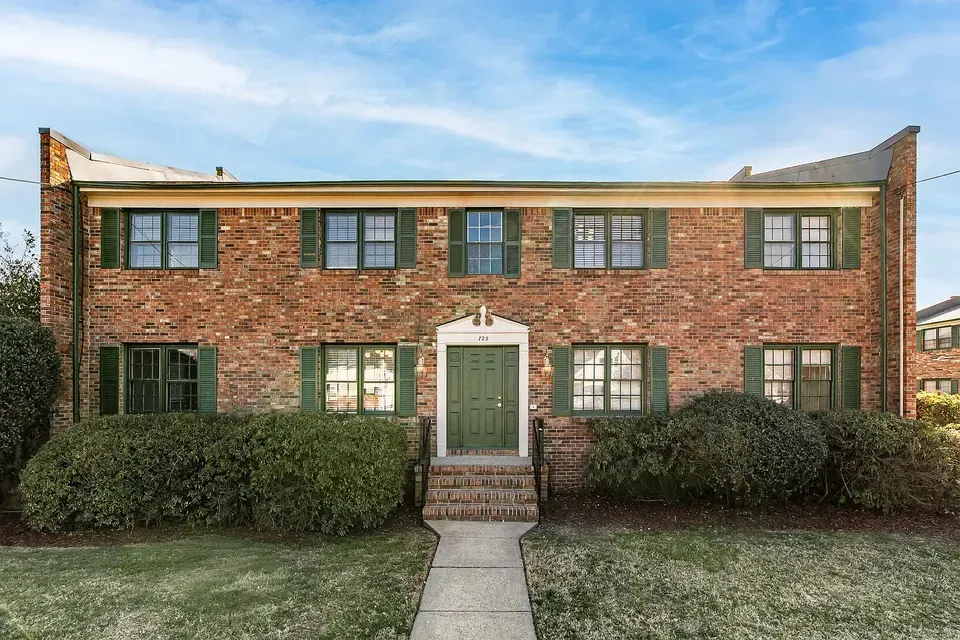 3 Bed 2 Bath Contemporary High-Rise Condo in Norfolk, VA - 3